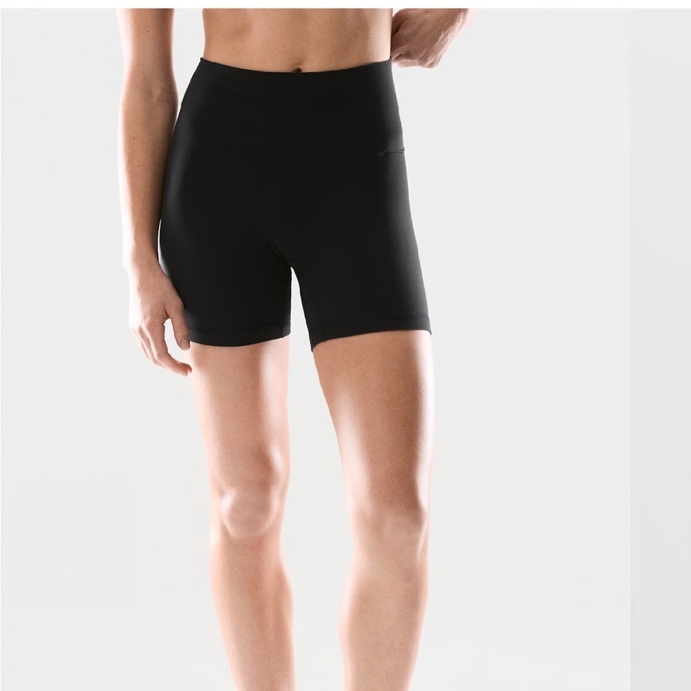 EUC Aritzia TNA Action BUTTER Cheeky Infinite Hi-Rise 5” Bike Short